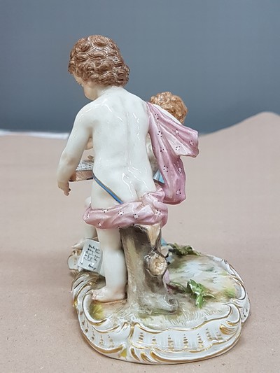 27070308d - Porzellangruppe, Allegorie der Arithmetik, Meissen, Entw. Michel Victor Acier, Knaufzeit ...