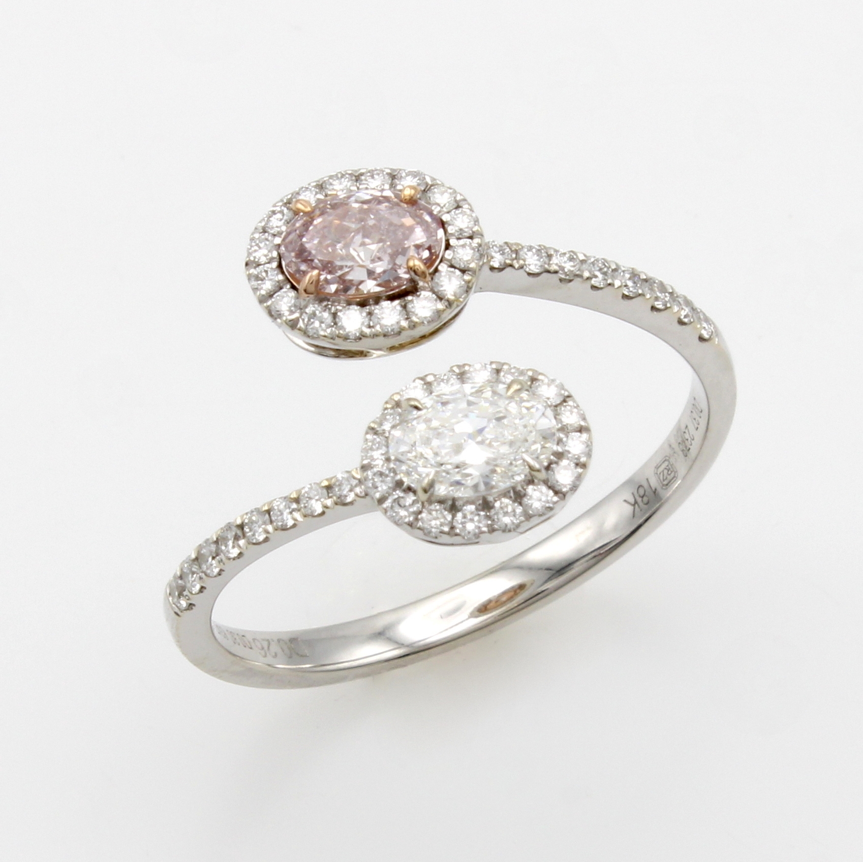 Image 27070482 - Ring mit Diamanten und Brillanten, WG 750/000, versetzt u. offen gearb., 1 ovaler Diam. ...