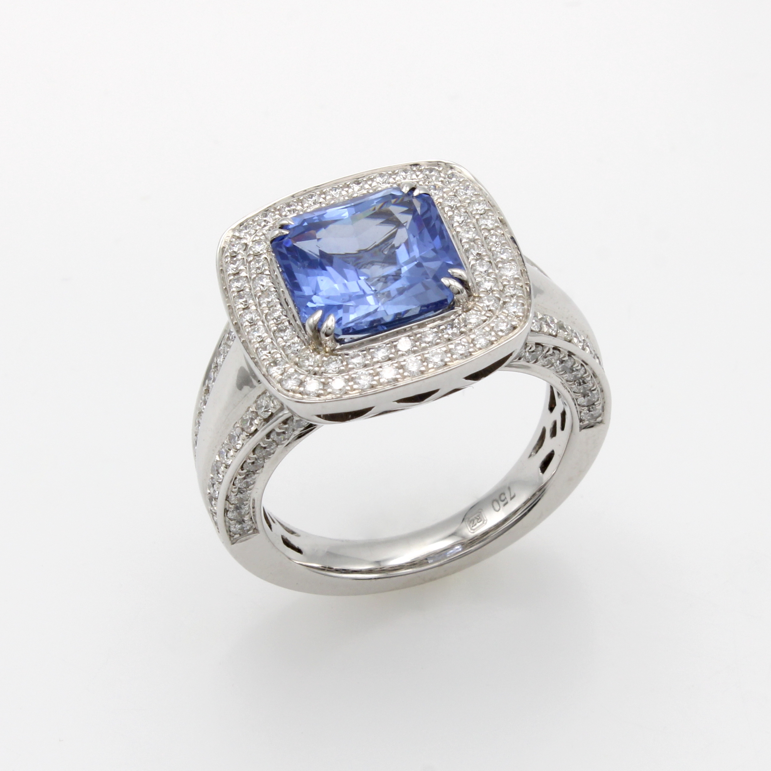 Image 27070489 - Ring mit Saphir und Brillanten, WG 750/000, achteck. Saphir ca. 5.09 ct, 130 Brill. zus. ...