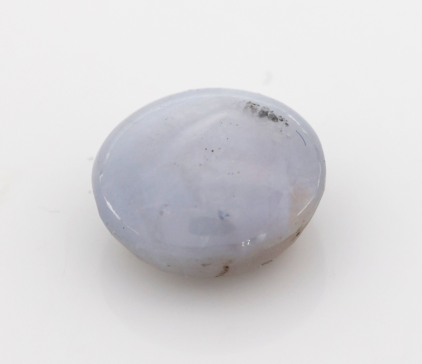 Detail a: Loser Sternsaphir, 6.10 ct, rund, Fundort Sri Lanka, Maße 10.2 x 9.7 x 5.7 mm