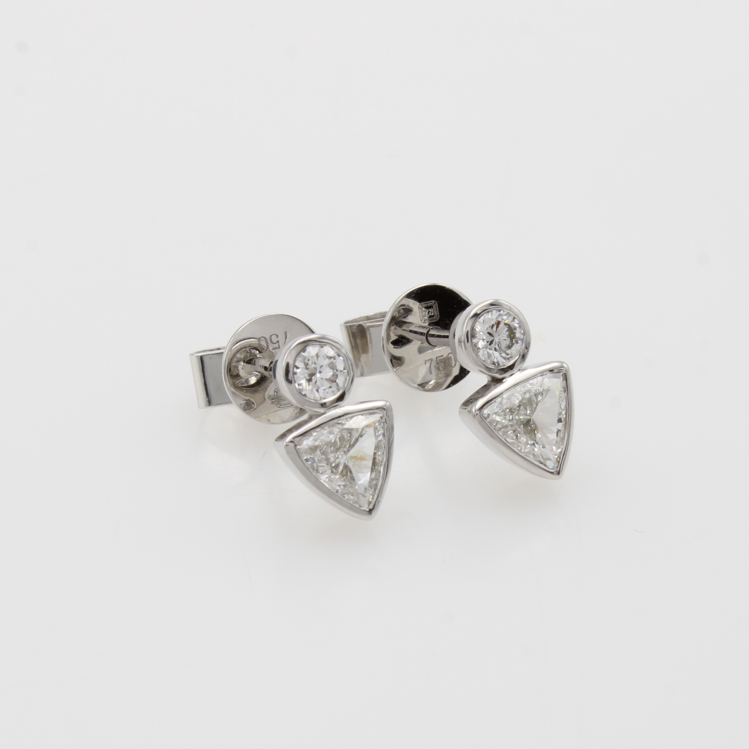 Image 27070499 - Paar Ohrstecker mit Diamanten und Brillanten, WG 750/000, 2 Diamanttriangeln zus. ca. ...