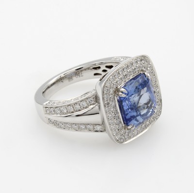 27070489b - Ring mit Saphir und Brillanten, WG 750/000, achteck. Saphir ca. 5.09 ct, 130 Brill. zus. ...