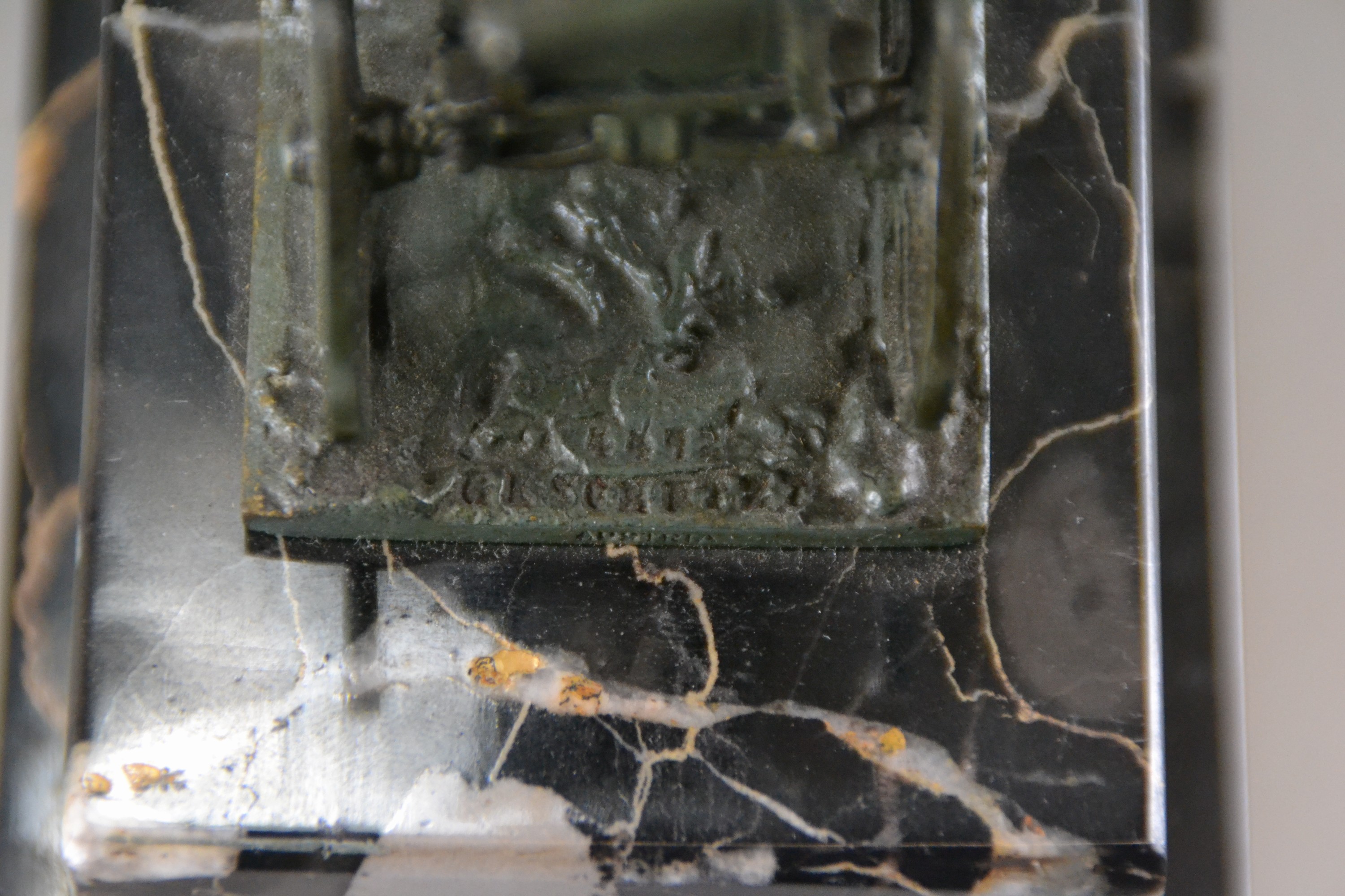 Detail c: Vierspänner/Kutsche, Wiener Bronze, wohl Bergmann, Kutsche, bez. geschützt und num. 4472 und Austria, patiniert, auf rechteckigem Marmorsockel, ca. ...