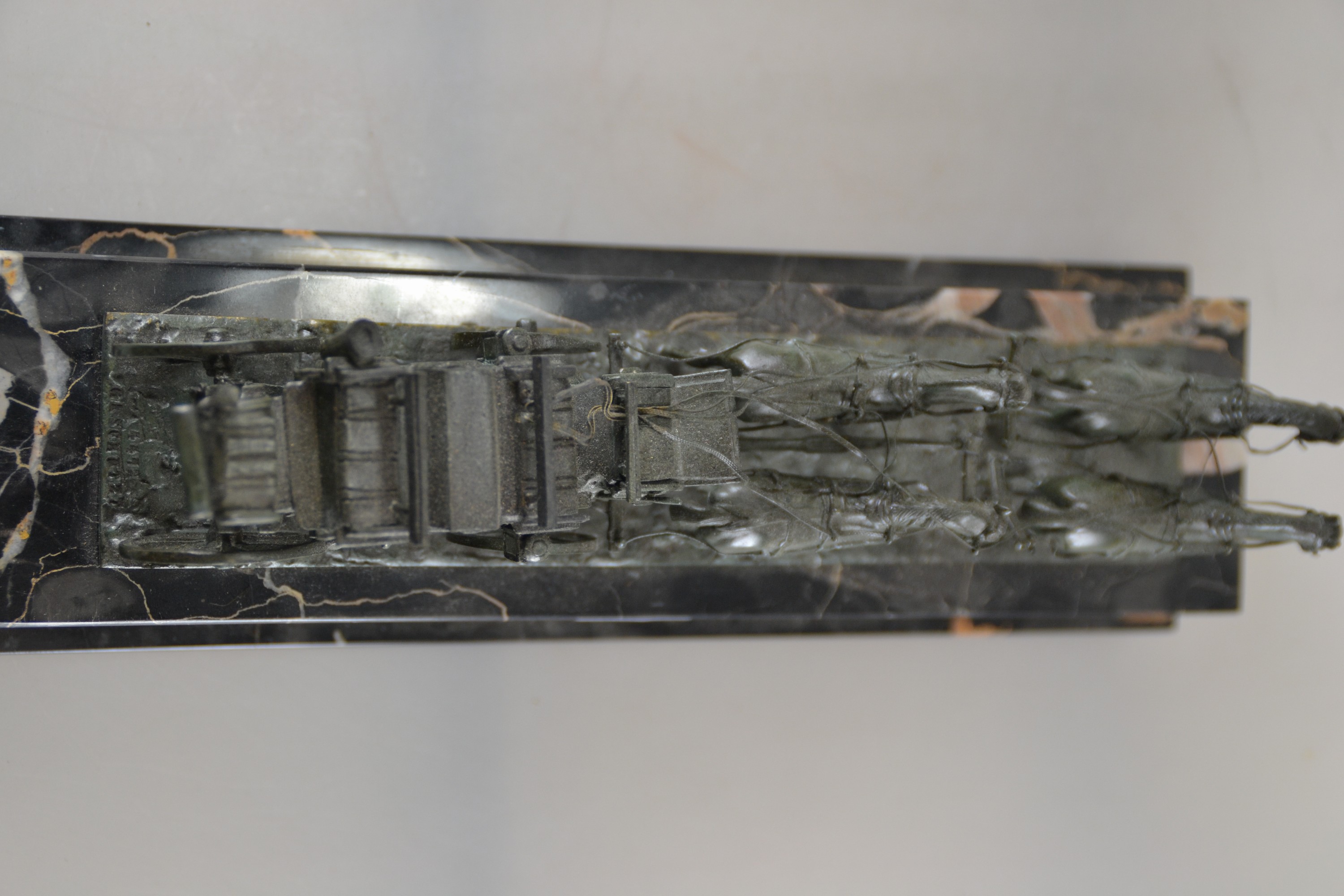 Detail d: Vierspänner/Kutsche, Wiener Bronze, wohl Bergmann, Kutsche, bez. geschützt und num. 4472 und Austria, patiniert, auf rechteckigem Marmorsockel, ca. ...