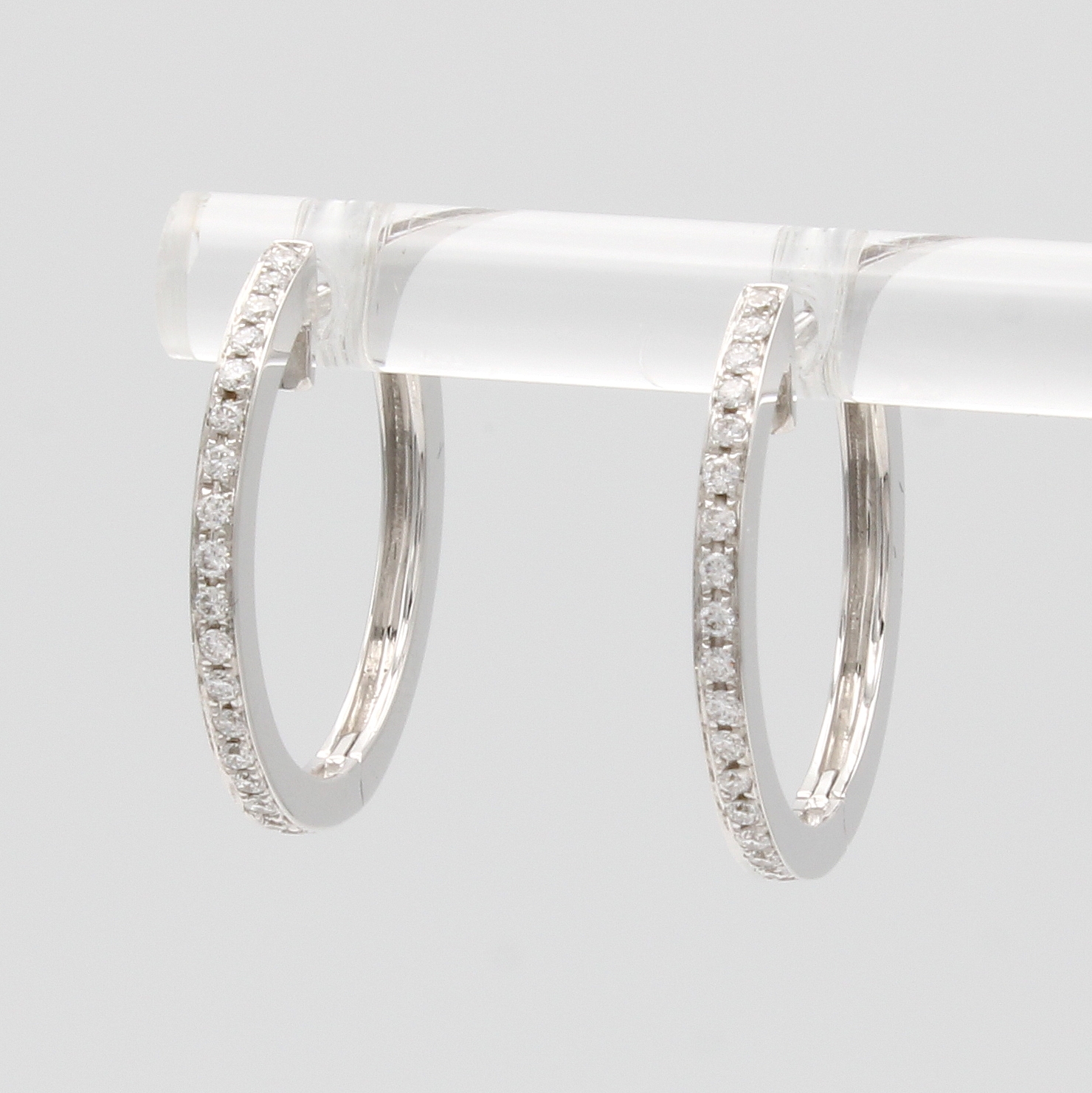 Image 27070566 - Paar Klappcreolen mit Brillanten, WG 750/000, 40 Brill. zus. ca. 0.20 ct feines ...