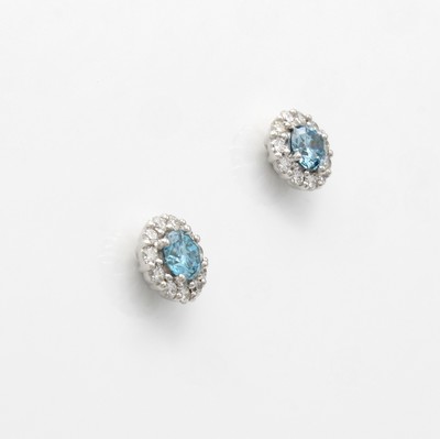 27070508a - Paar Ohrstecker mit Brillanten, WG 750/000, 2 Brill. mittig gef. zus. ca. 0.51 ct ice ...