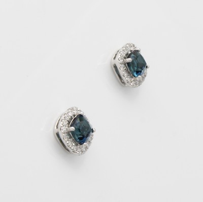 27070559a - Paar Ohrstecker mit Indigolithen und Brillanten, WG 750/000, 2 Indigolithe im ...