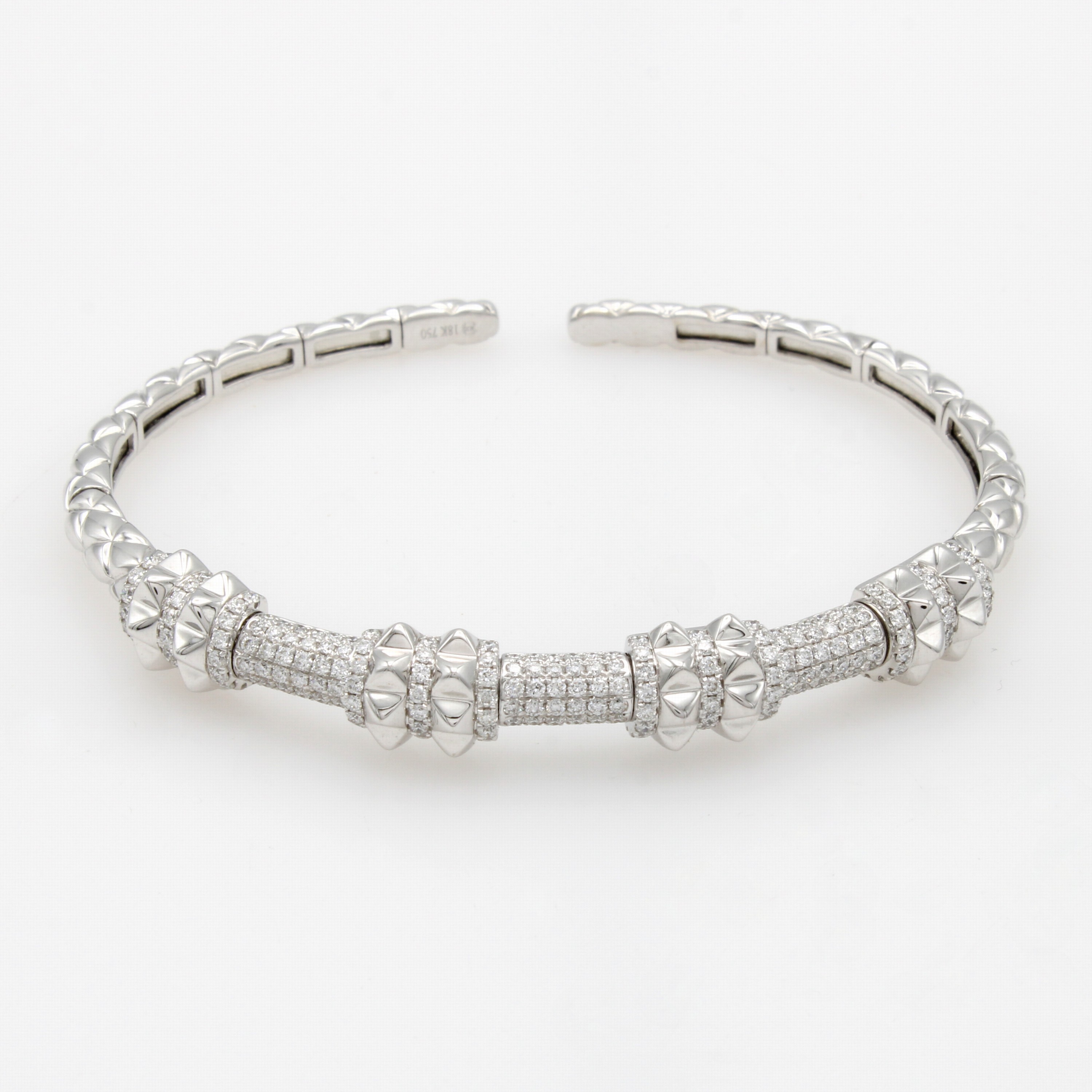 Image 27070618 - Armspange mit Brillanten, WG 750/000, gemusterte Oberfläche, pyramidenförm. Elemente, ...