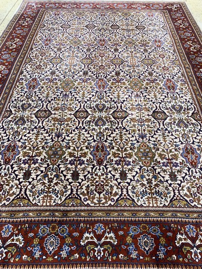 27070844h - Täbriz Tabatabai, Indien, Ende 20.Jhd, Wolle auf Baumwolle, ca. 360 x 250 cm, EHZ: 2 ...