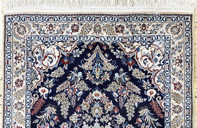27070856a - Nain fein(6 La), Persien, Ende 20.Jhd, Korkwolle mit Seide, ca. 136 x 91 cm, ca. 1,0 ...