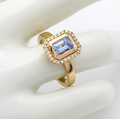 27070934a - Ring mit Brillanten und Tansanit, RG 750/000, 26 Brill. zus. ca. 0.16 ct Weiß/si, ...