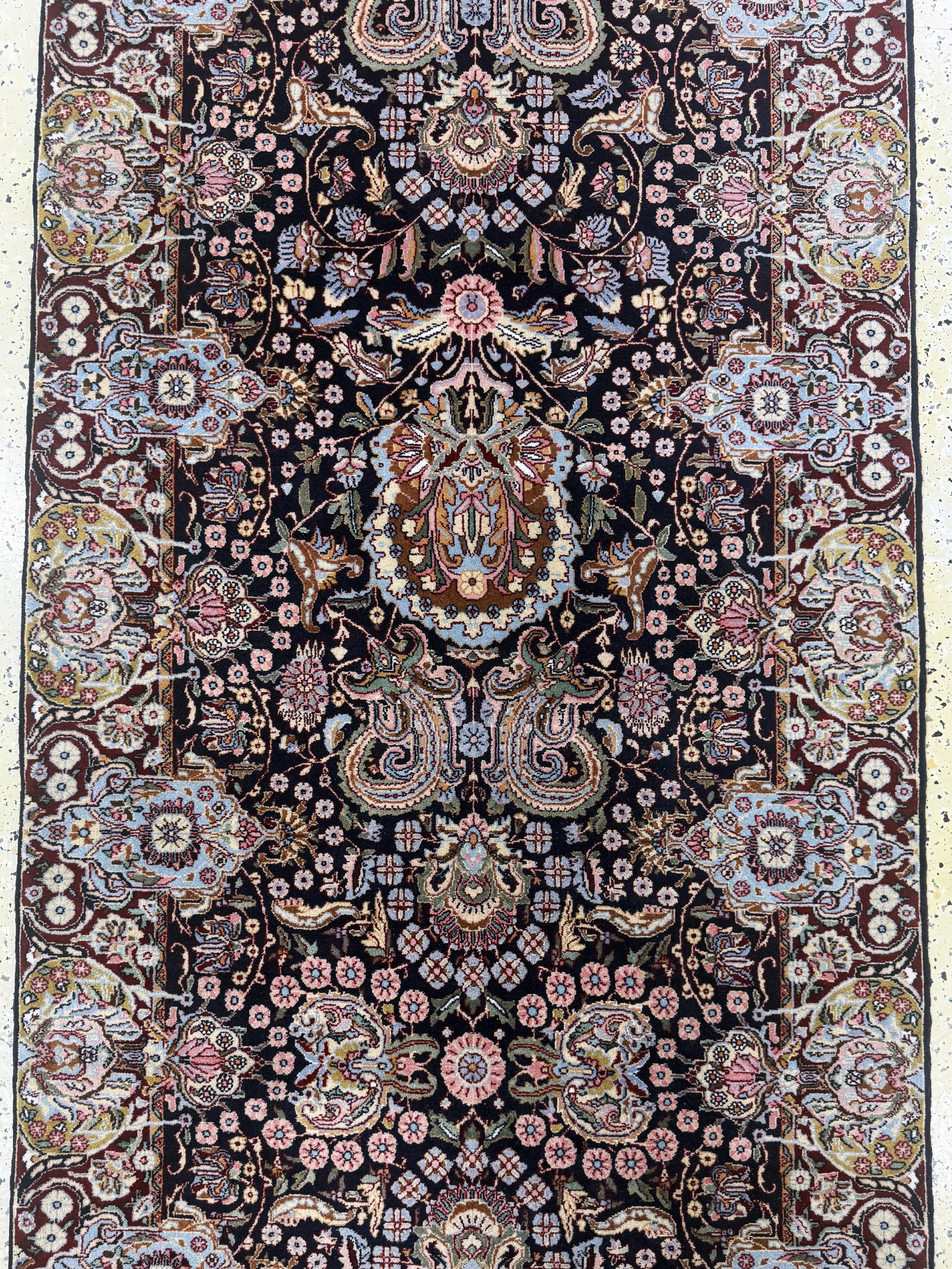 Detail b: Kerman fein, Persien, Ende 20.Jhd, Korkwolle auf Baumwolle, ca. 392 x 102 cm, EHZ: 2