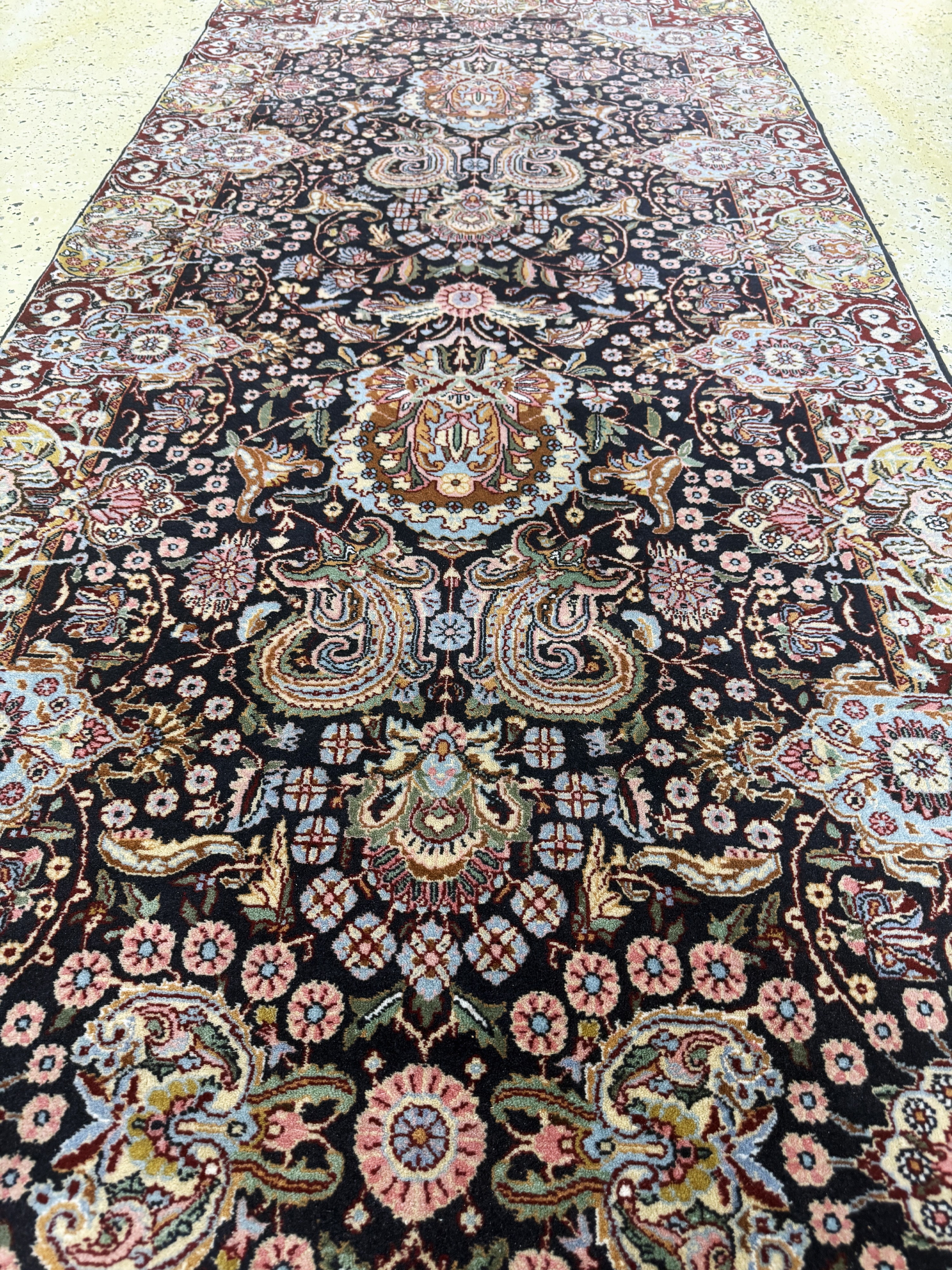Detail e: Kerman fein, Persien, Ende 20.Jhd, Korkwolle auf Baumwolle, ca. 392 x 102 cm, EHZ: 2