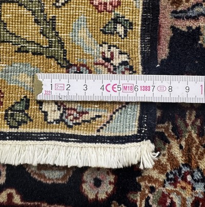 27071087g - Kerman fein, Persien, Ende 20.Jhd, Korkwolle auf Baumwolle, ca. 392 x 102 cm, EHZ: 2 ...