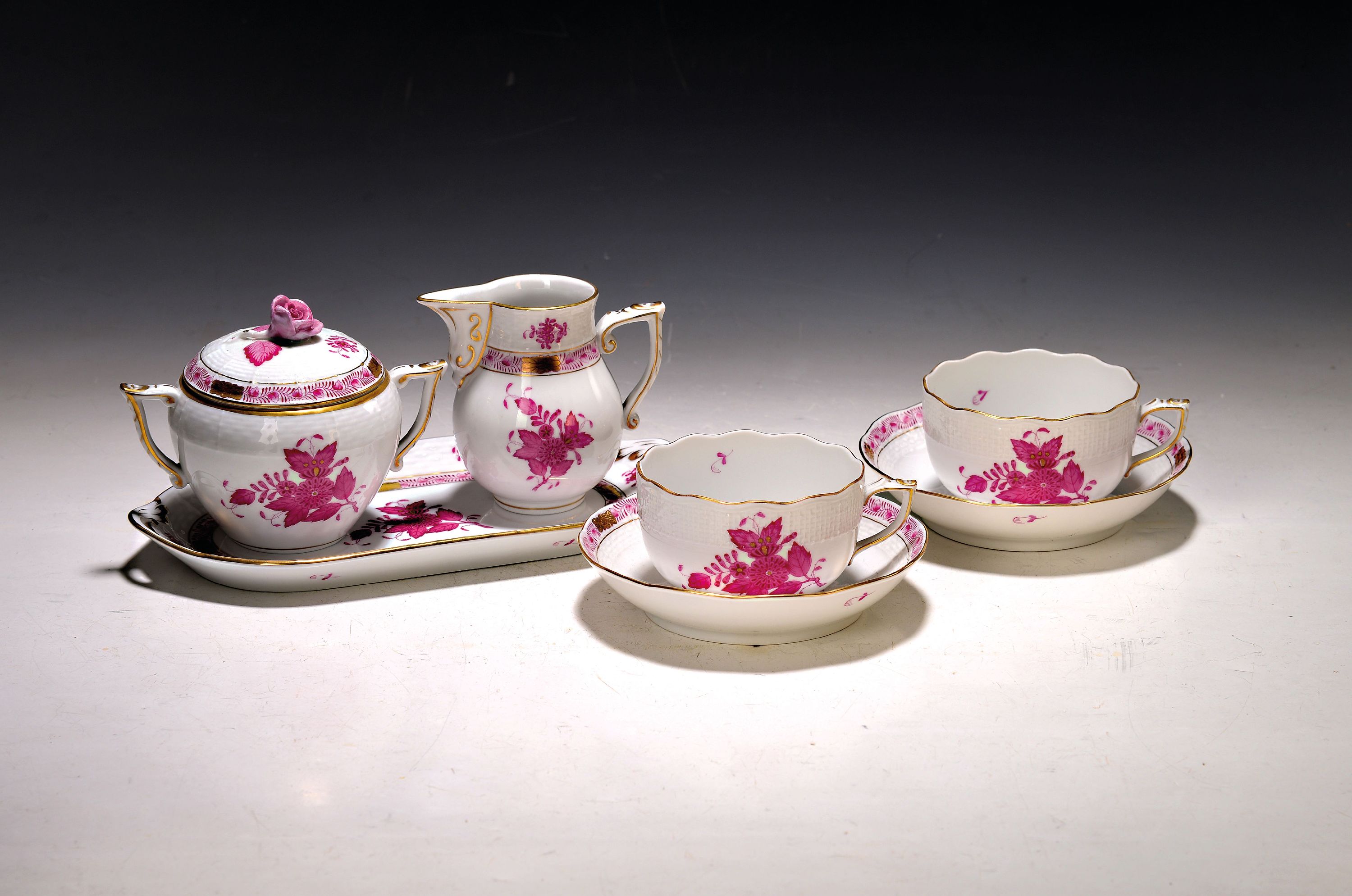 Image 27071154 - 7 Serviceteile Herend, Ungarn, Apponyi purpur, Porzellan, 2 Kaffeetassen mit ...