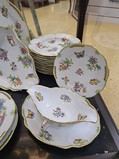27071199b - Umfangreiches Tafelservice, Herend, Viktoria, 12 Speiseteller flach, 12 Suppenteller, ...