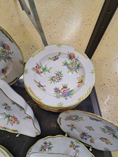 27071199c - Umfangreiches Tafelservice, Herend, Viktoria, 12 Speiseteller flach, 12 Suppenteller, ...