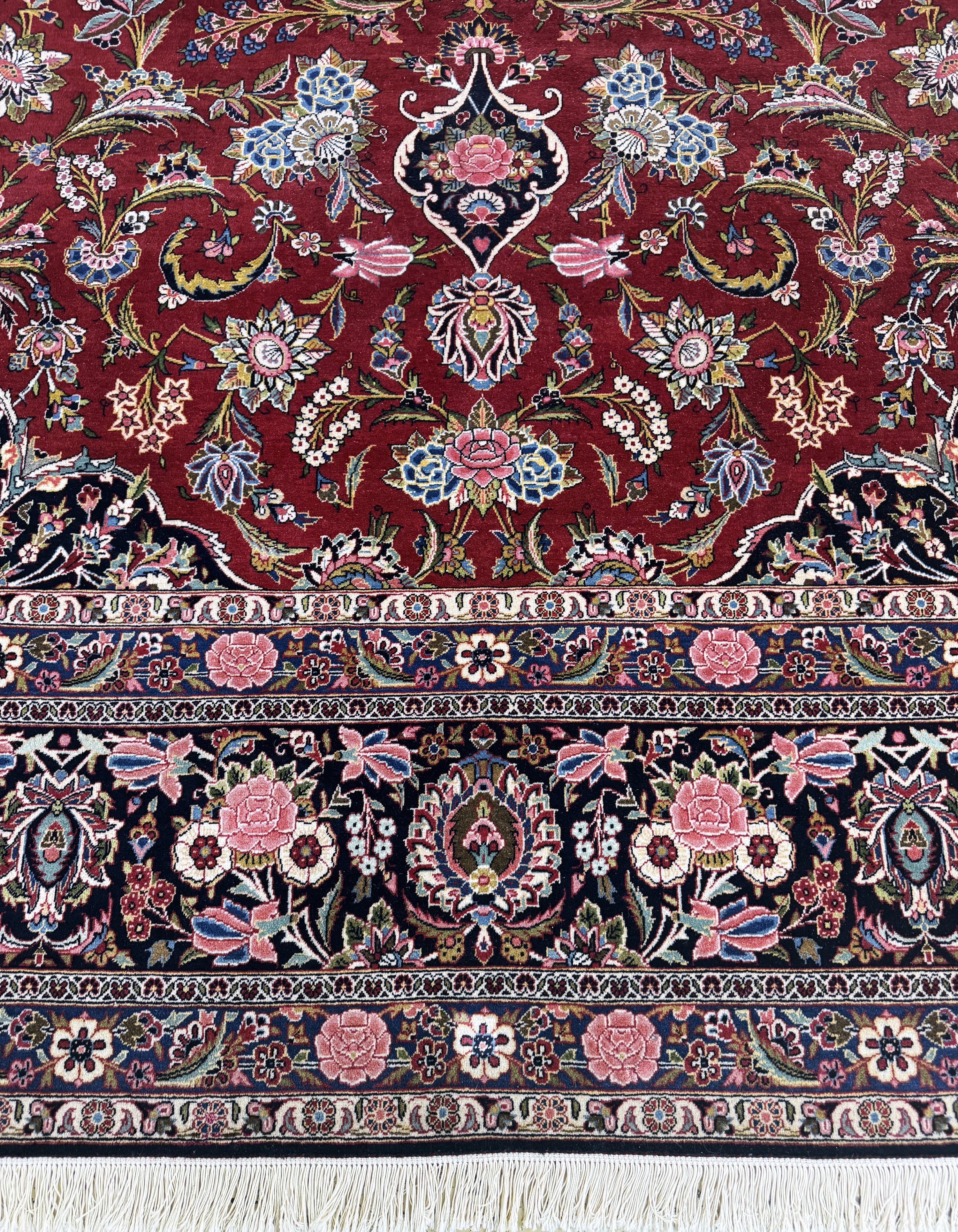 Detail b: Keschan Kork fein, Persien, Anfang 20.Jhd, Korkwolle auf Baumwolle, ca. 430 x 312 cm, EHZ: 2, (kleine Restaurierung), Fransen erneuert.