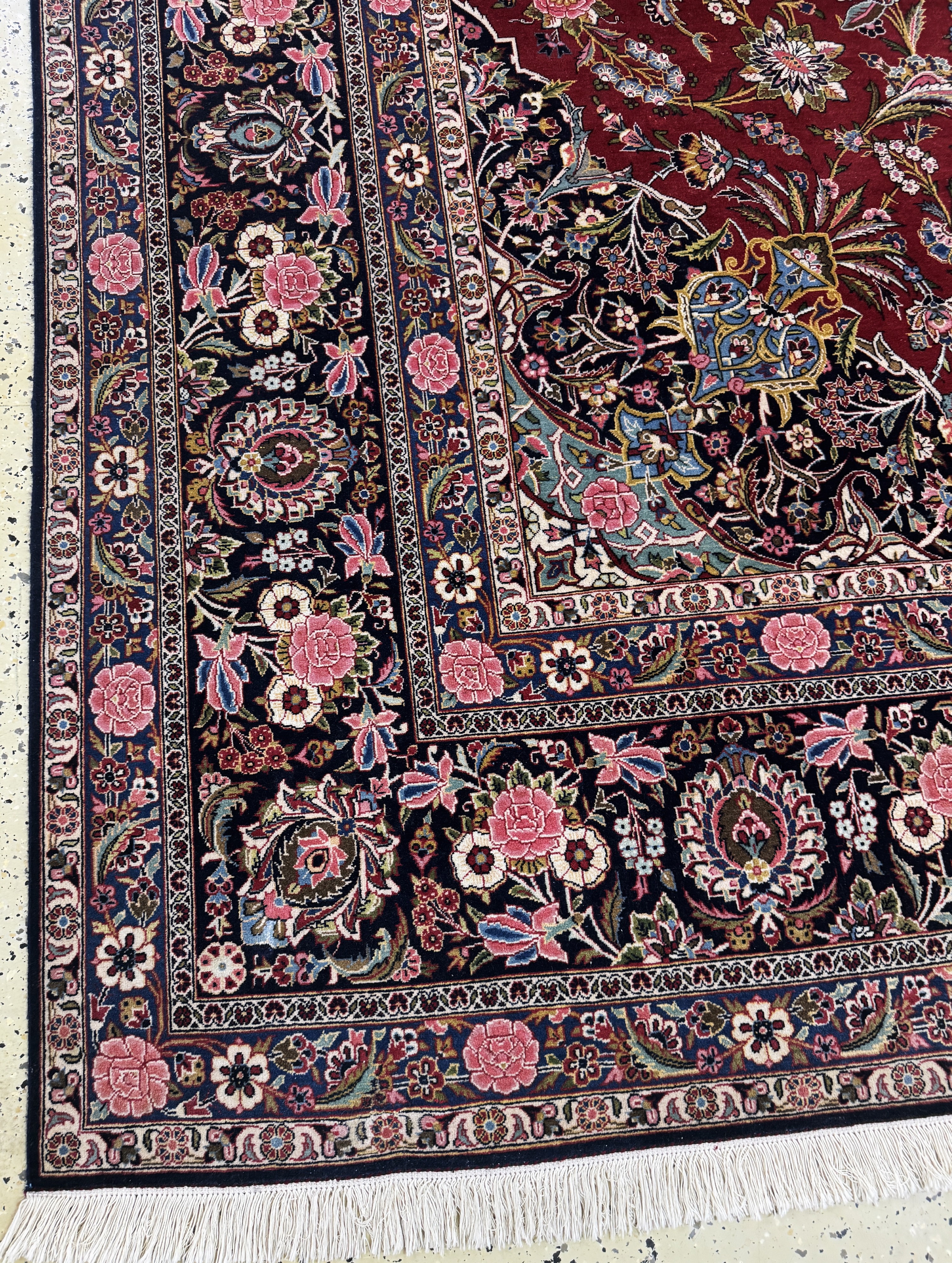 Detail c: Keschan Kork fein, Persien, Anfang 20.Jhd, Korkwolle auf Baumwolle, ca. 430 x 312 cm, EHZ: 2, (kleine Restaurierung), Fransen erneuert.
