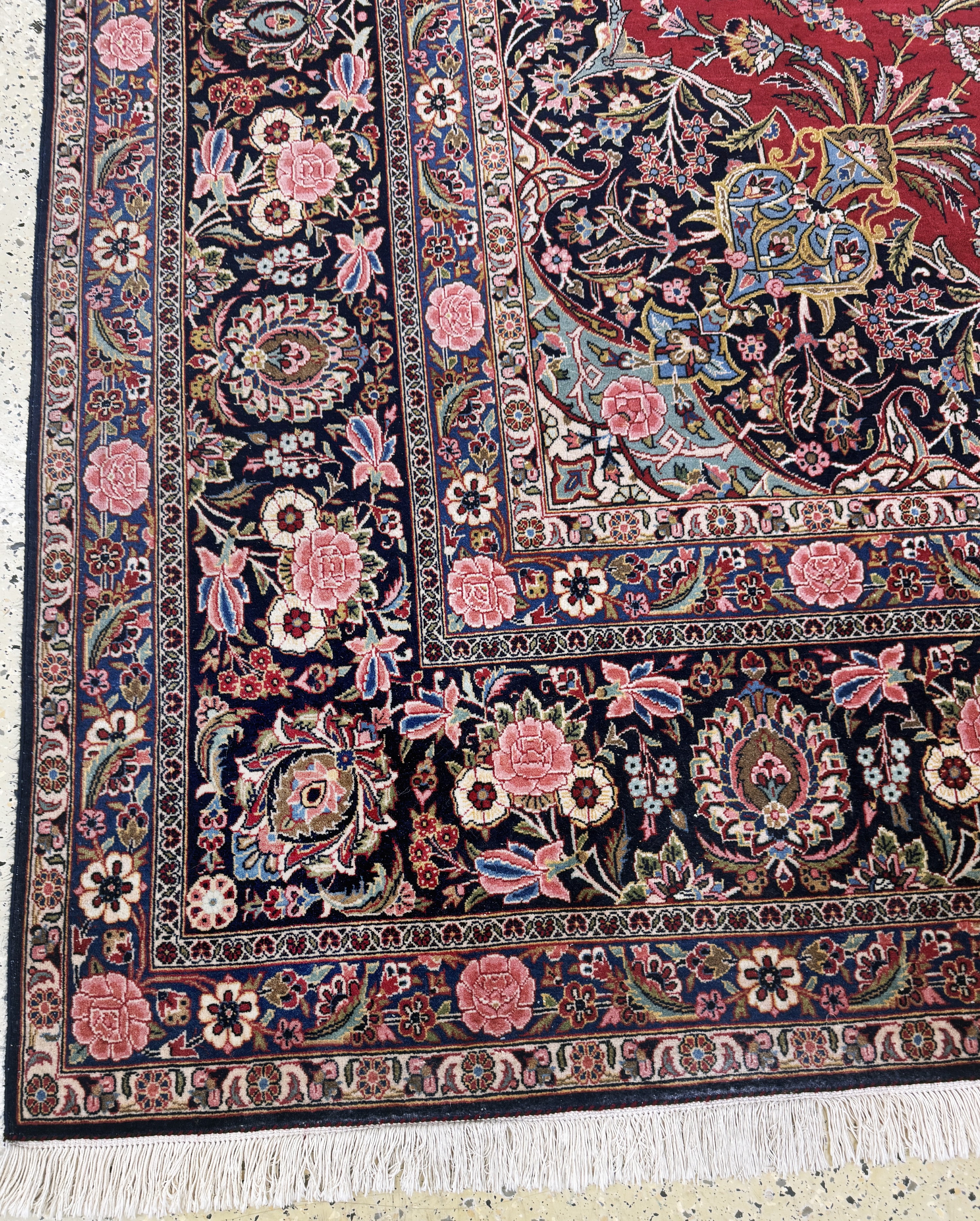 Detail i: Keschan Kork fein, Persien, Anfang 20.Jhd, Korkwolle auf Baumwolle, ca. 430 x 312 cm, EHZ: 2, (kleine Restaurierung), Fransen erneuert.