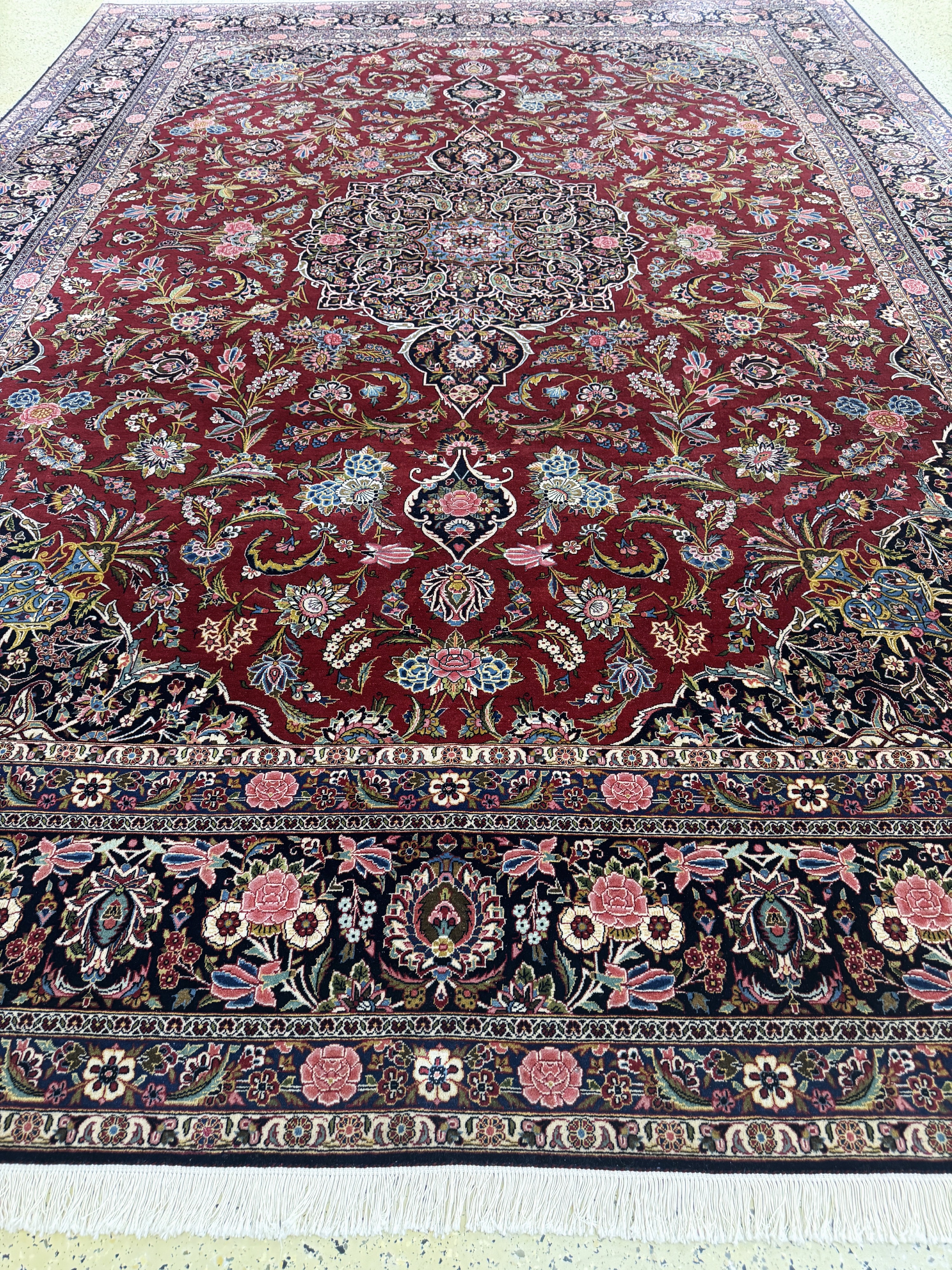 Detail j: Keschan Kork fein, Persien, Anfang 20.Jhd, Korkwolle auf Baumwolle, ca. 430 x 312 cm, EHZ: 2, (kleine Restaurierung), Fransen erneuert.