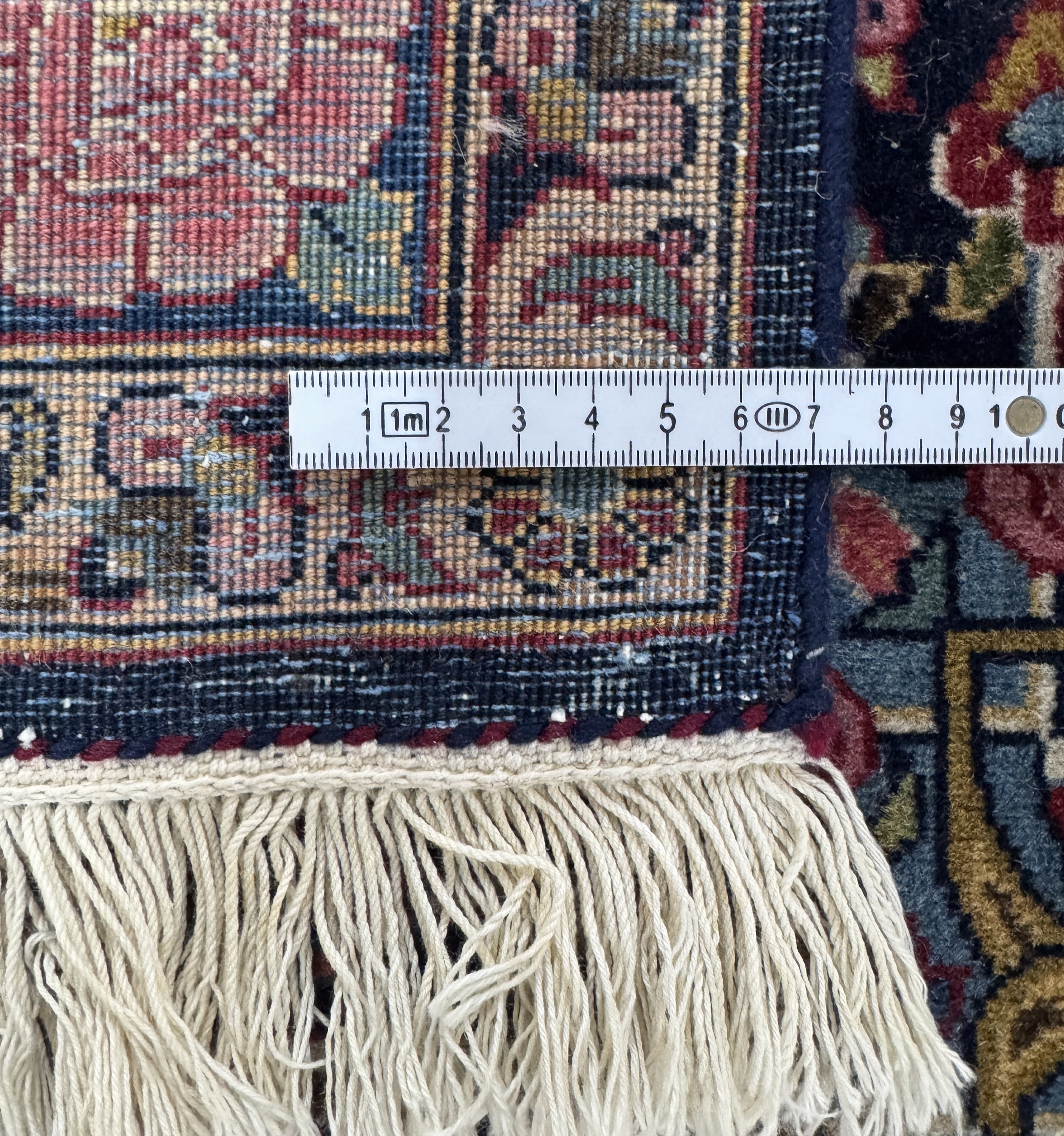 Detail k: Keschan Kork fein, Persien, Anfang 20.Jhd, Korkwolle auf Baumwolle, ca. 430 x 312 cm, EHZ: 2, (kleine Restaurierung), Fransen erneuert.