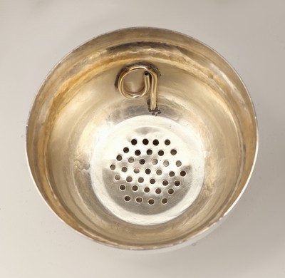 27071223c - Cocktailshaker, Japan, wohl 1950-80, Feinsilber, konische Grundform, grav. ...