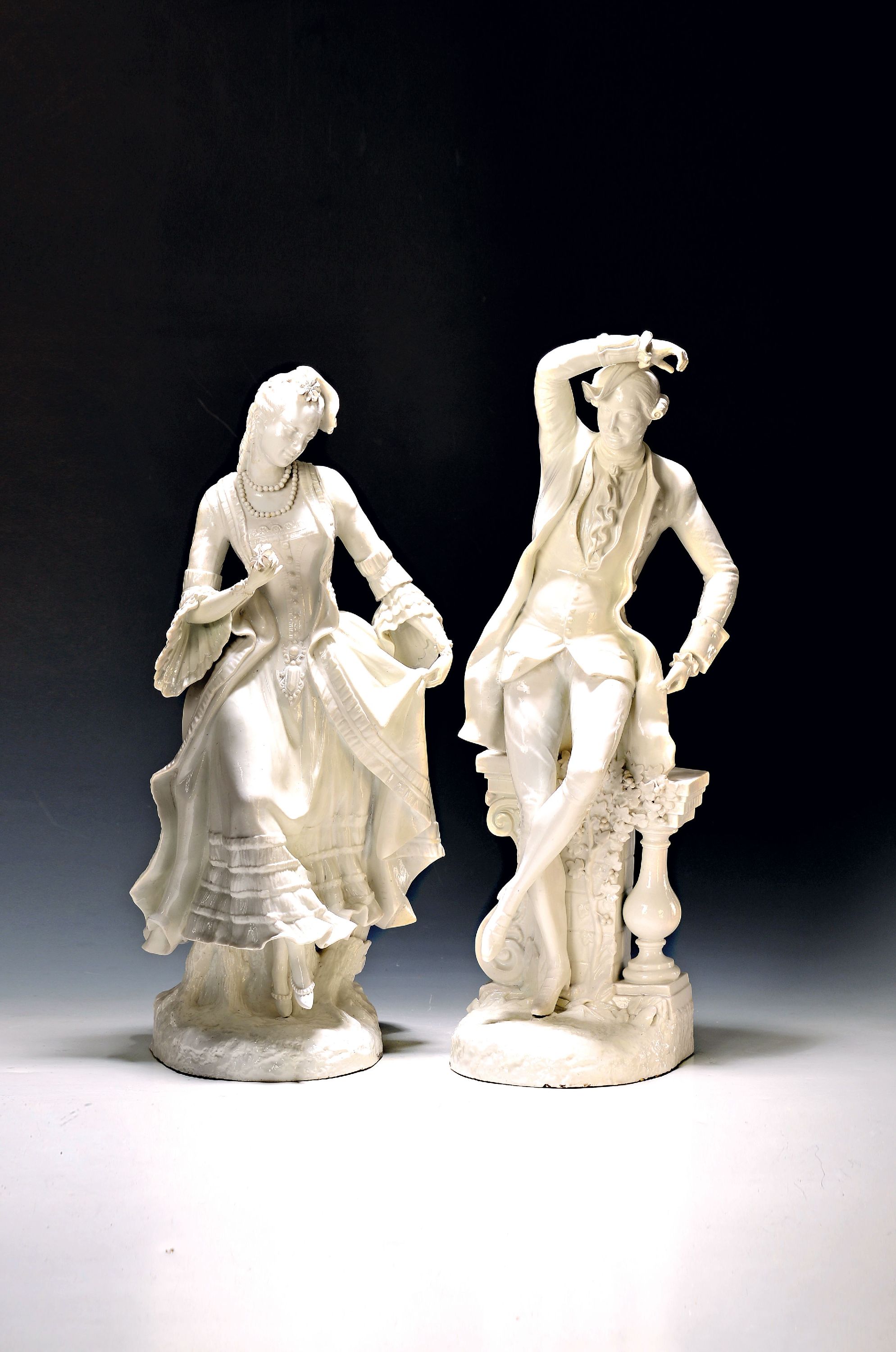 Image 27071588 - Paar monumentale Porzellanfiguren, wohl England, 18./19. Jh., Meissen-Imitatmarke, ...