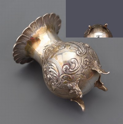 27071590a - Ziervase, JOSEF OSWALD, Hanau, um 1900, 800er Silber, Rokoko-Stil, bauchige ...