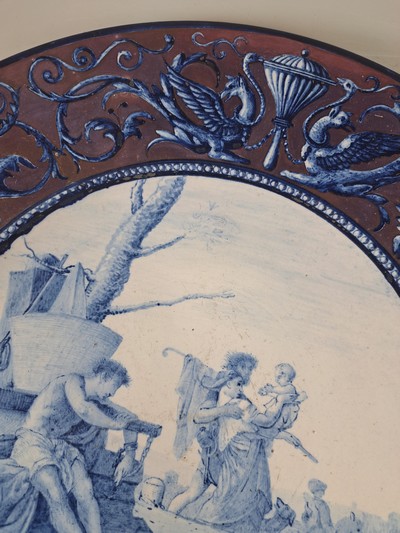 27071598b - Fayenceteller, Italien, 19. Jh., mit umlaufenden Renaissancedekor staffiert, lüstriert, ...