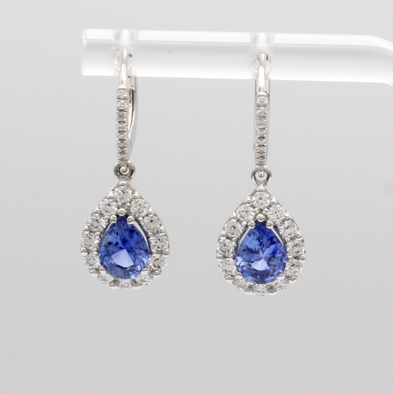 Image 27071615 - Paar Ohrgehänge mit Brillanten und Saphiren, WG 750/000, 24 Brill. zus. ca. 2.16 ct ...