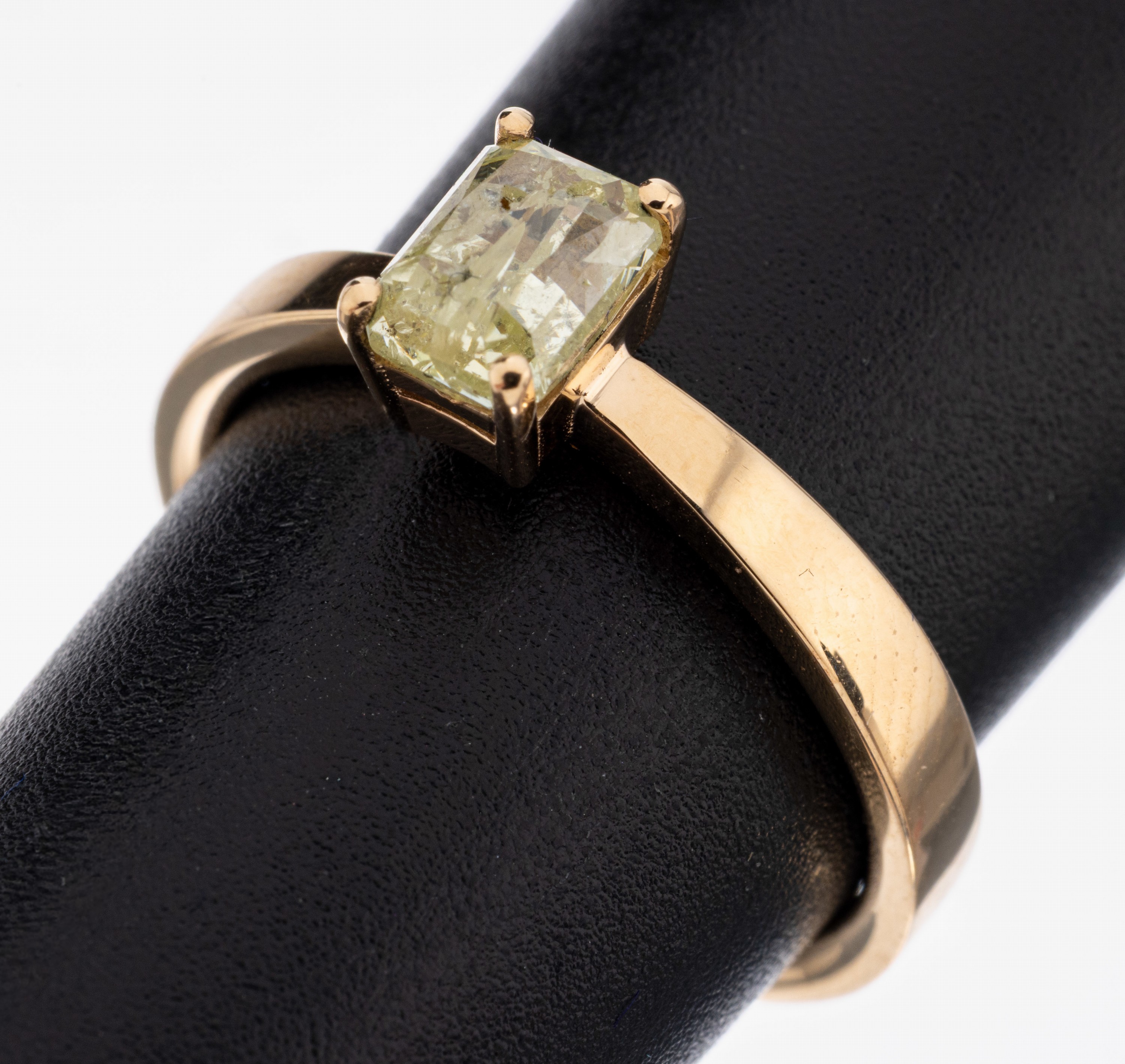 Image 27071742 - 18 kt gold diamond ring , Rose G 750/000, diamond in emerald cut 1.00 ct Yellow ...