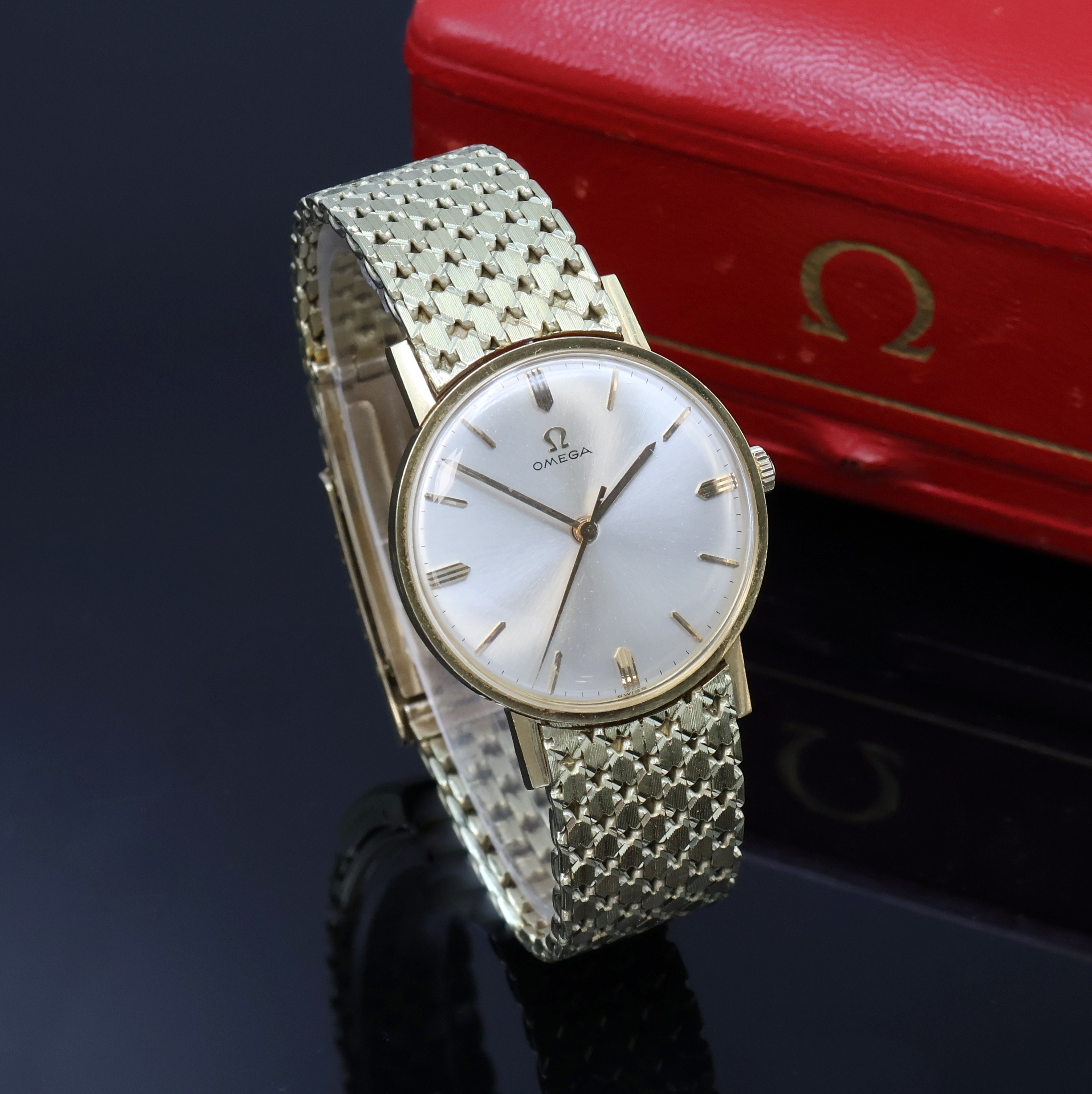 Detail a: OMEGA Herrenarmbanduhr in GG 585/000 Referenz 14756SC-61, Schweiz um 1963, Handaufzug, Boden aufgedr., orig. Goldband m. Faltschl., orig. Krone u. ...