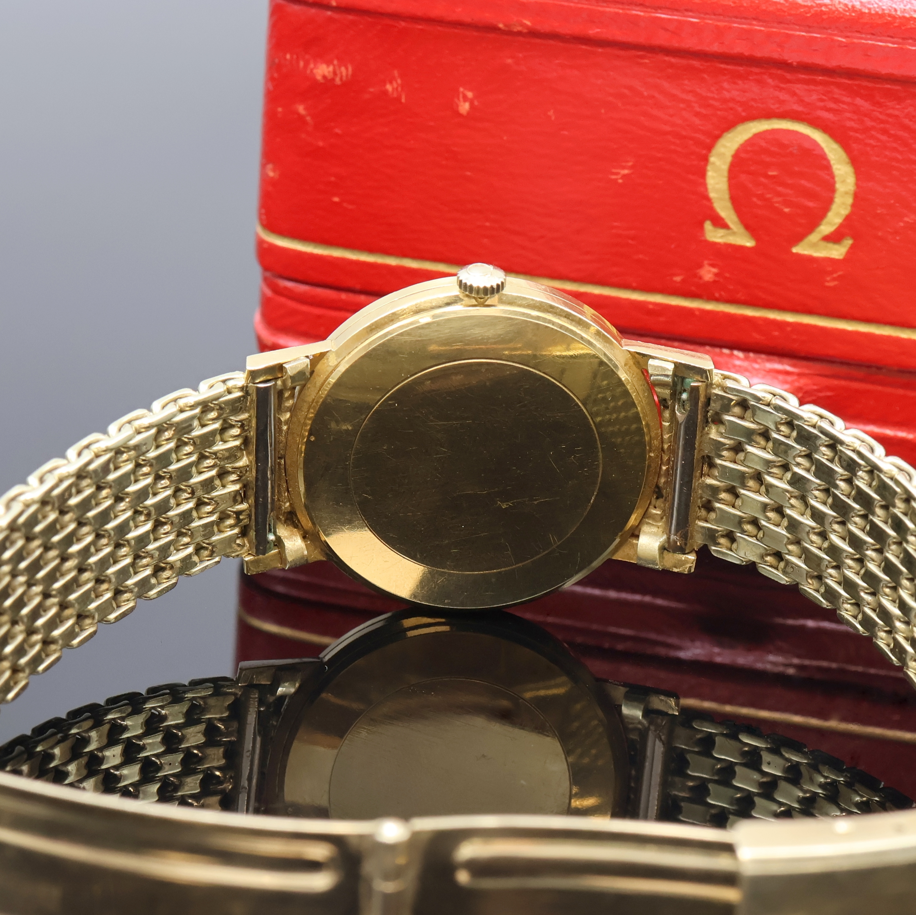Detail f: OMEGA Herrenarmbanduhr in GG 585/000 Referenz 14756SC-61, Schweiz um 1963, Handaufzug, Boden aufgedr., orig. Goldband m. Faltschl., orig. Krone u. ...