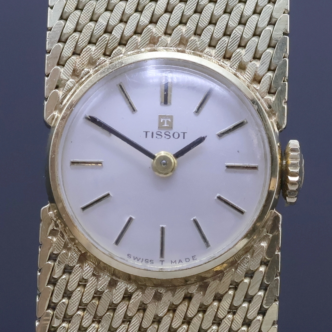 Detail a: TISSOT Damenarmbanduhr in GG 585/000, Schweiz 1960 Jahre, Handaufzug, 2-teil. Geh., Boden aufgedr., Milanaiseband, Anz. v. Std. und Min., Kal. 709-1, ...