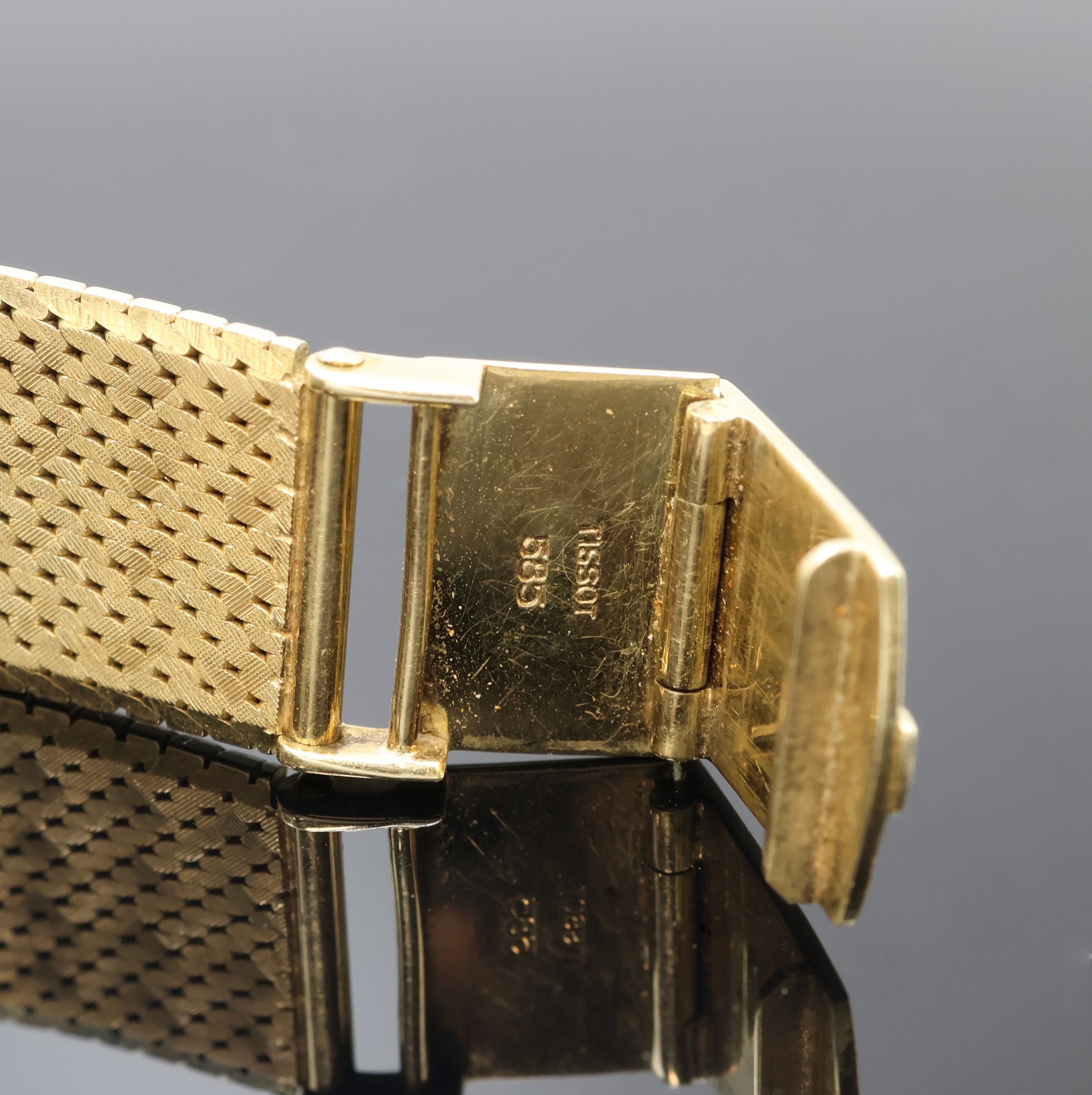 Detail d: TISSOT Damenarmbanduhr in GG 585/000, Schweiz 1960 Jahre, Handaufzug, 2-teil. Geh., Boden aufgedr., Milanaiseband, Anz. v. Std. und Min., Kal. 709-1, ...