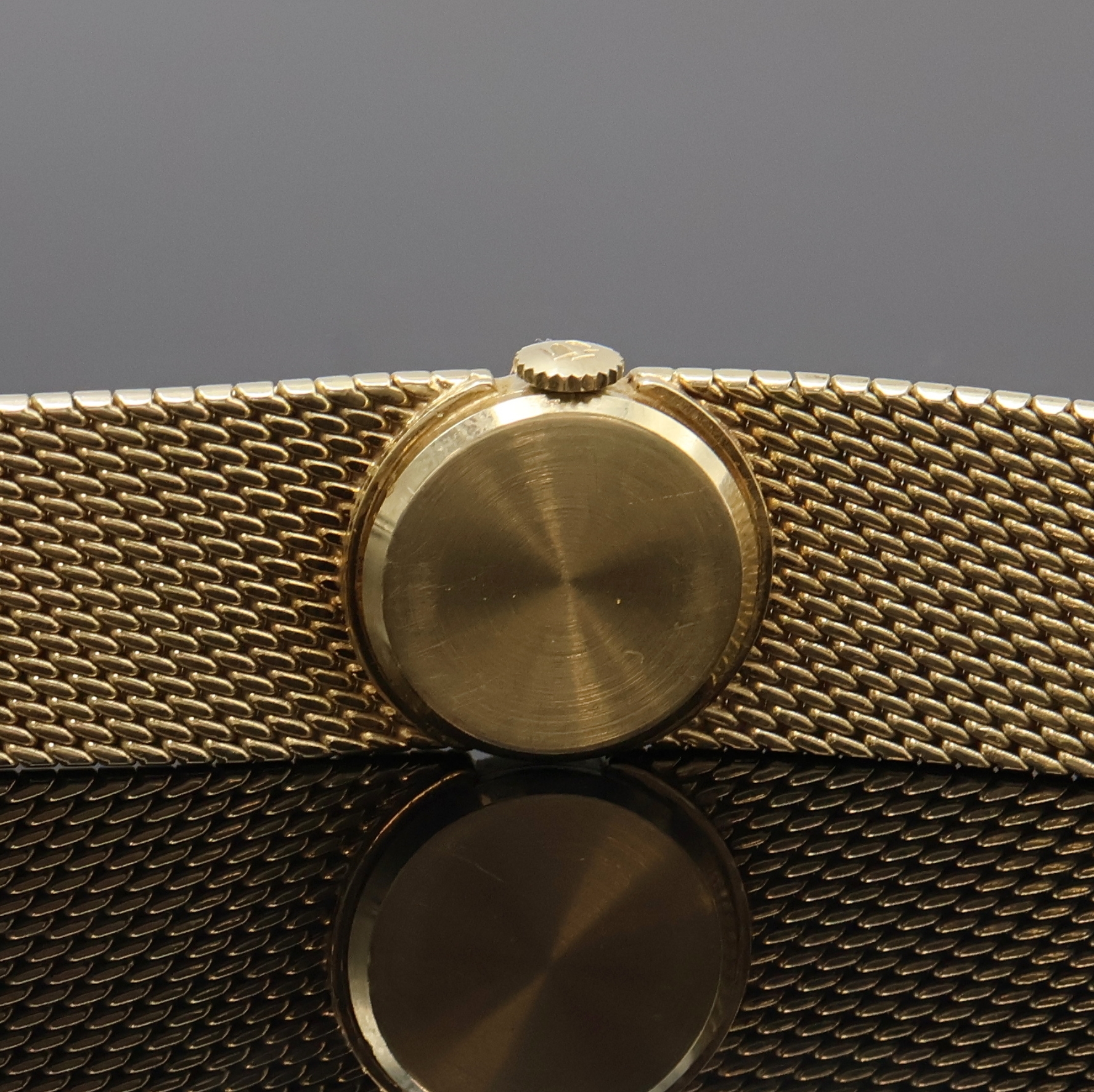 Detail e: TISSOT Damenarmbanduhr in GG 585/000, Schweiz 1960 Jahre, Handaufzug, 2-teil. Geh., Boden aufgedr., Milanaiseband, Anz. v. Std. und Min., Kal. 709-1, ...