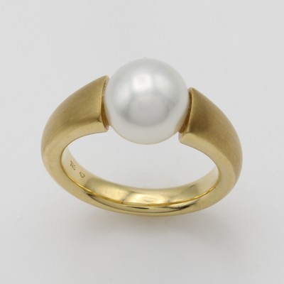 27071775a - Ring mit Südseezuchtperle, RG 750/000, z.T. matt., weiße Perle, D. ca. 9-10 mm, ...