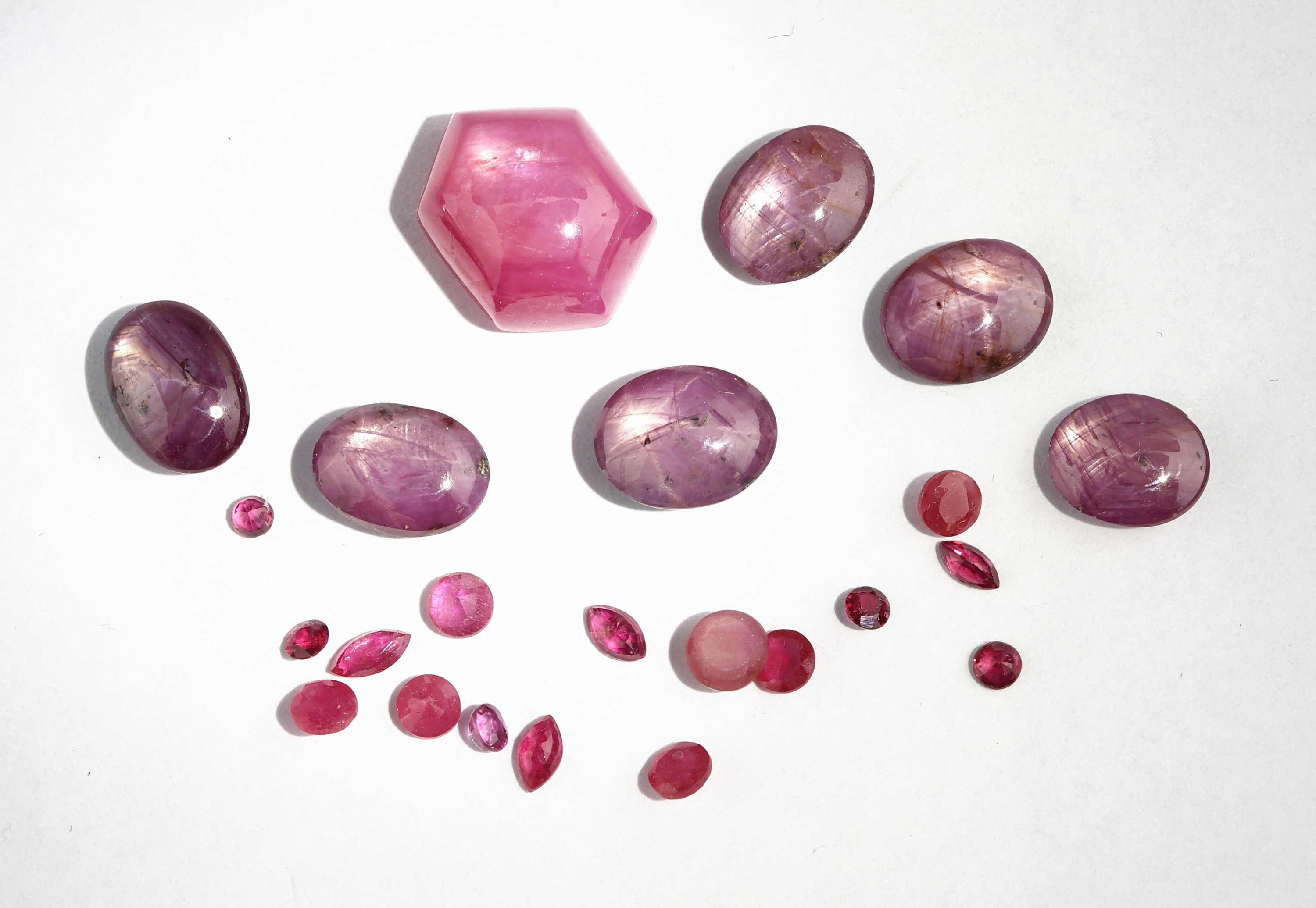 Image 27071878 - Lot 22 lose Rubine, zus. ca. 38.08 ct, versch.Schliffformen, Größen und Farbnuancen ...