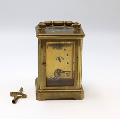 27071843b - Französische 8-Tage Reiseuhr in 5-seitig verglastem Messinggehäuse, um 1900, ...