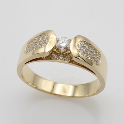 27071858a - Ring mit Brillanten, GG 585/000, Besatz- brill. in Ringschultern u. unter Solitär gef. ...