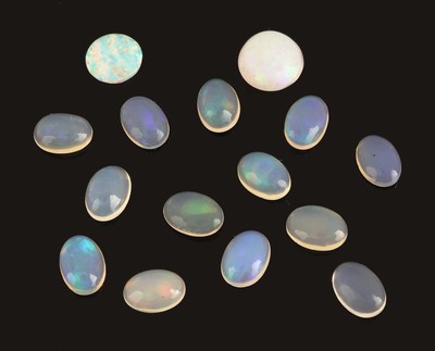 Image Lot lose Opale, zus. ca. 8.6 ct, ovale Cabochons in versch. Größen Schätzpreis: 680, - ...