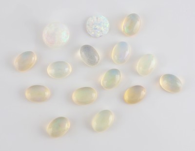 27071881a - Lot lose Opale, zus. ca. 8.6 ct, ovale Cabochons in versch. Größen Schätzpreis: 680, - ...