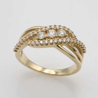 27071893a - Ring mit Brillanten, GG 585/000, 3 Solitäre u. Besatzbrill. (in 2 Reihen gef.) zus. ca. ...