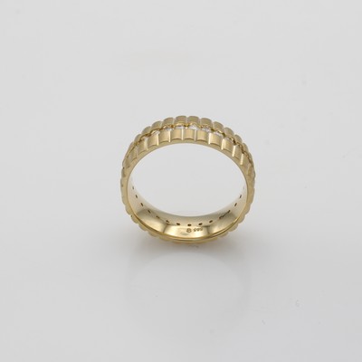 27071896a - Ring mit Brillanten, GG 585/000, z.T. matt., Schiene rundum gemustert u. bes. m. Brill. ...