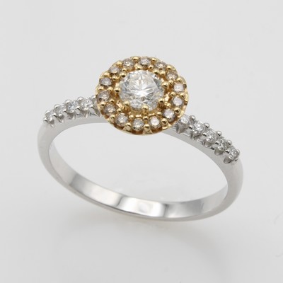 27071898a - Ring mit Brillanten, WG/GG 585/000, Solitär u. Besatzbrill. in Ringschultern zus. ca. ...