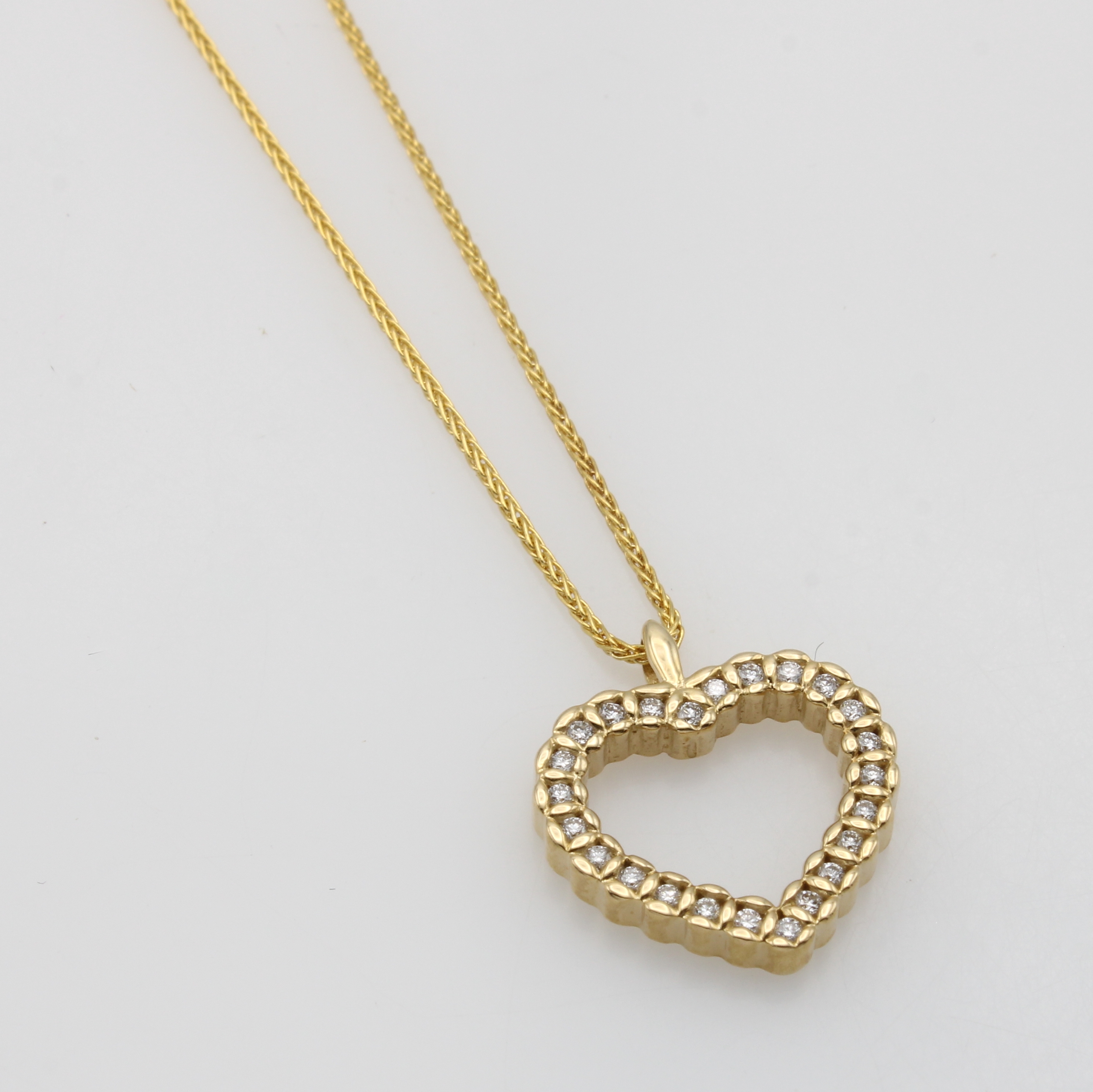 Image 27071977 - Herzanhänger mit Brillanten an Kette, GG 585/000, Brill. zus. ca. 0.12 ct Weiß/si, ...