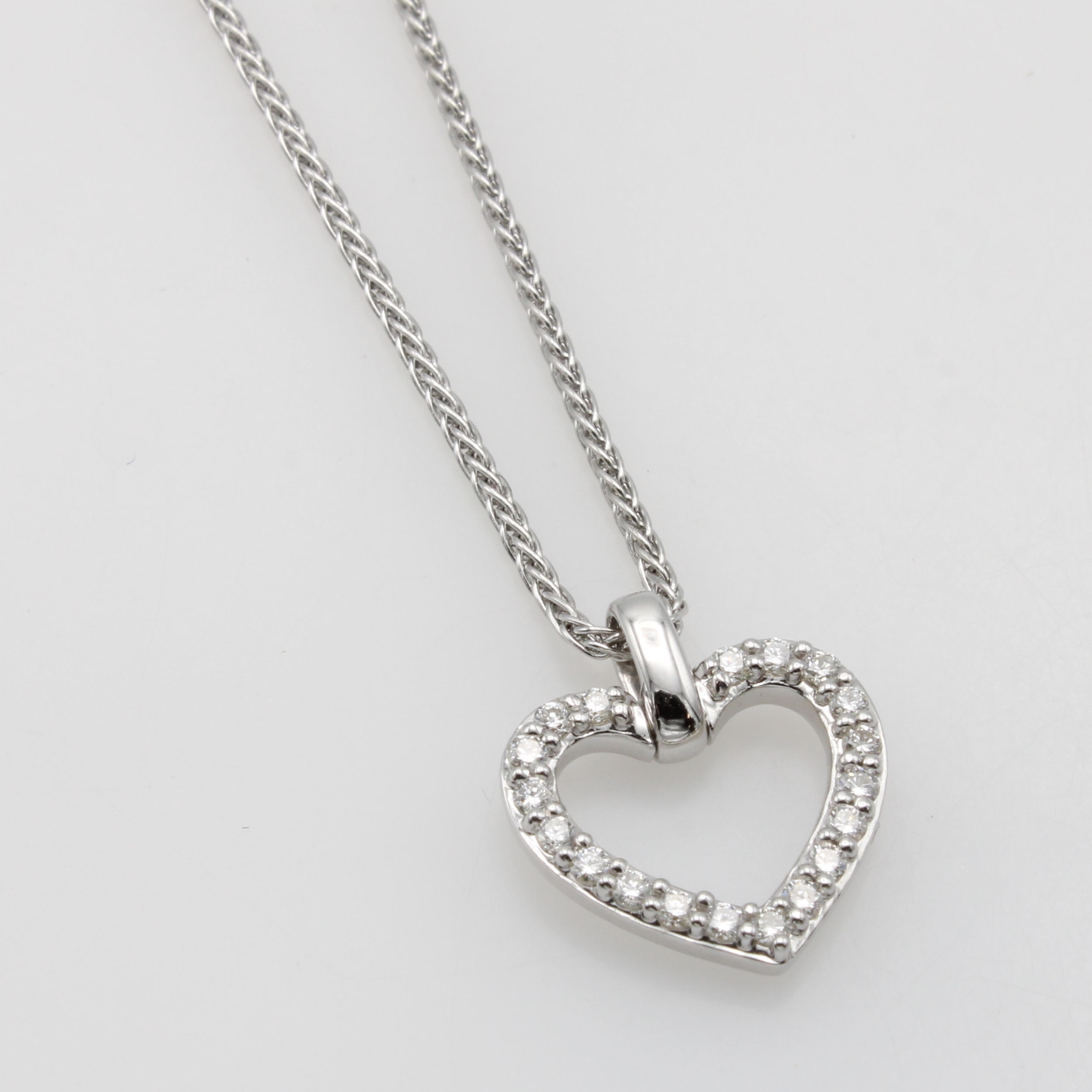 Image 27071981 - Herzanhänger mit Brillanten an Kette, WG 585/000, Brill. zus. ca. 0.20 ct Weiß/si, ...