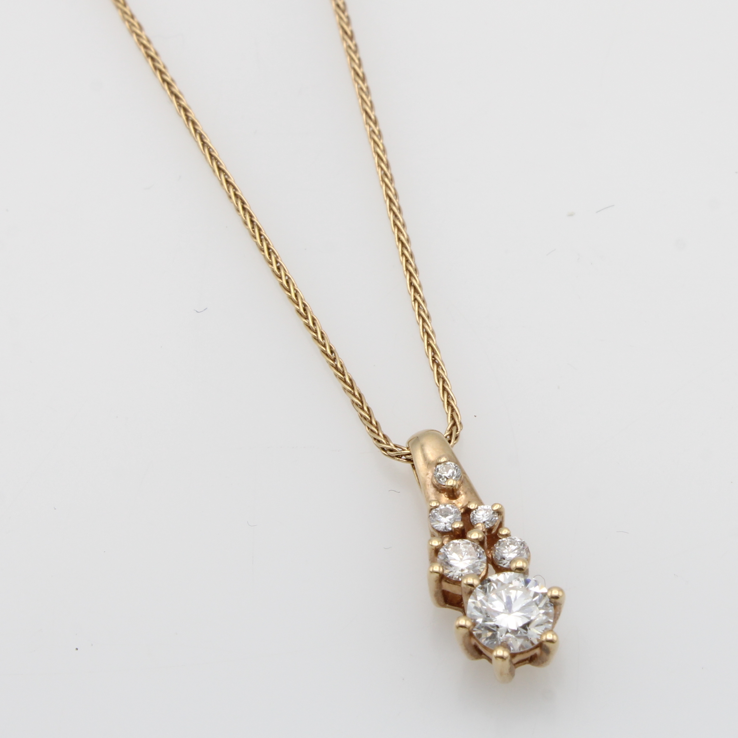 Image 27071983 - Anhänger mit Brillanten an Kette, RoséG 585/000, Brill. in versch. Größen zus. ca. ...