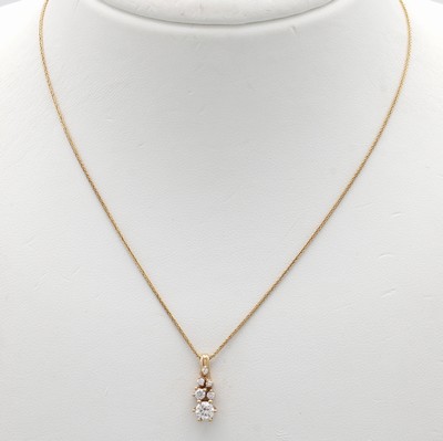 27071983a - Anhänger mit Brillanten an Kette, RoséG 585/000, Brill. in versch. Größen zus. ca. ...